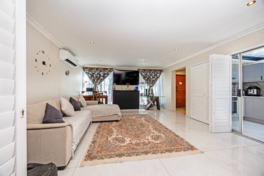 5 Bedroom Property for Sale in Panorama Western Cape